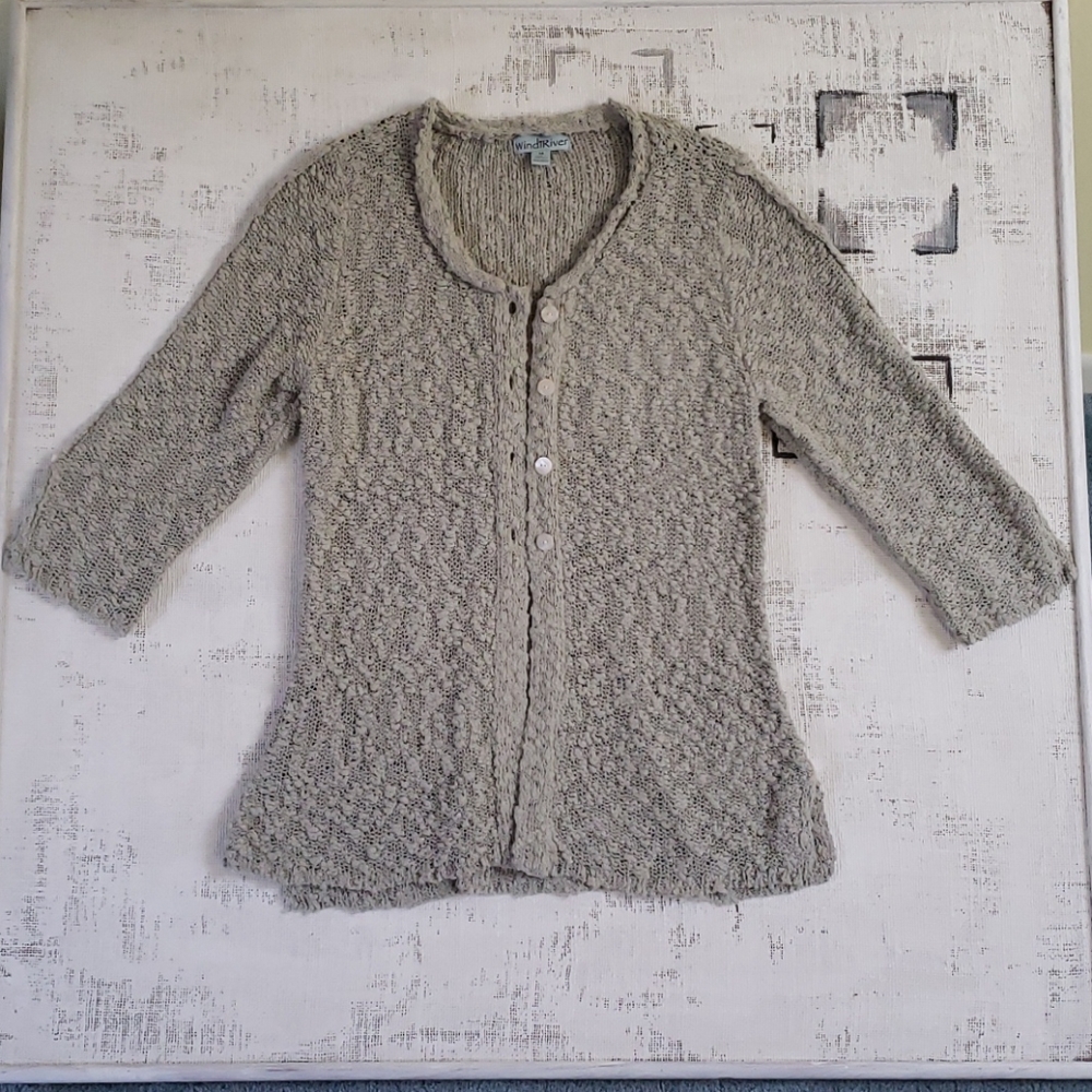 NEVER WORN beautiful acrylic 3/4 sleeve cardigan